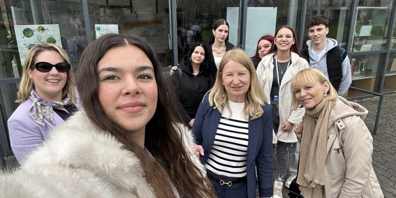 ClIKUFNuYXBjaGF0LzEzLjg4LjEuMCAoQ1JULU5YMTsgQW5kcm9pZCAxNSM5LjAuMC4xNzNDNDMxRTVSMlAzIzM1OyBnemlwKSBWL01VU0hST09N