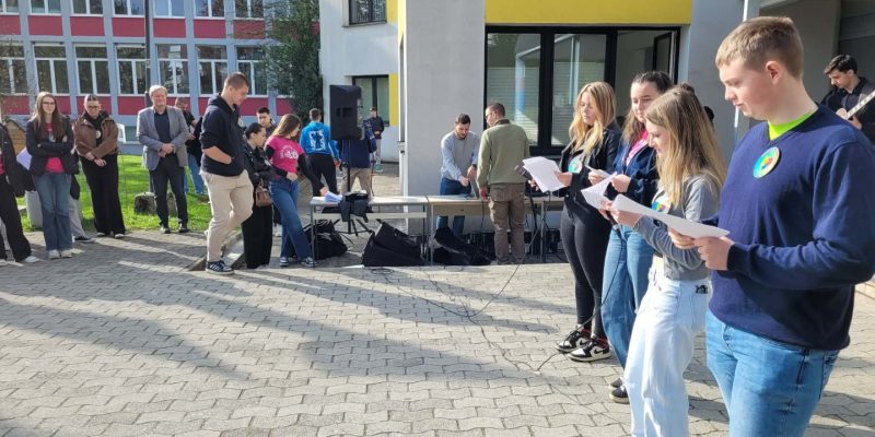 143e08fe-ef25-41cd-993f-78cf86d0f007