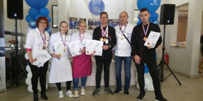 56649357_1210096302493306_7580044754004475904_n